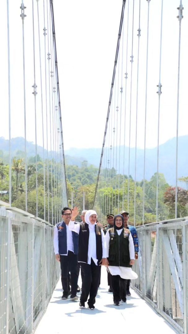 Sempat Hancur Diterjang Banjir Lahar Semeru, Jembatan Gantung Ikonik Lumajang Berubah Menawan dalam Waktu Singkat