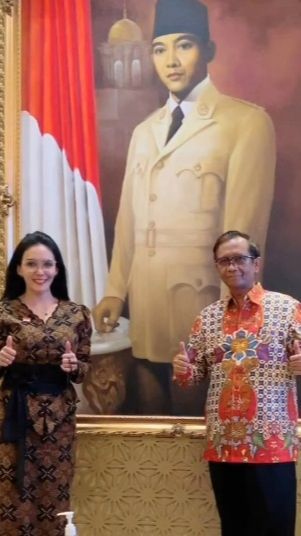 Rieke Diah Pitaloka Ungkap Sebelum Pengumuman Bakal Cawapres Wajah Mahfud MD lebih 