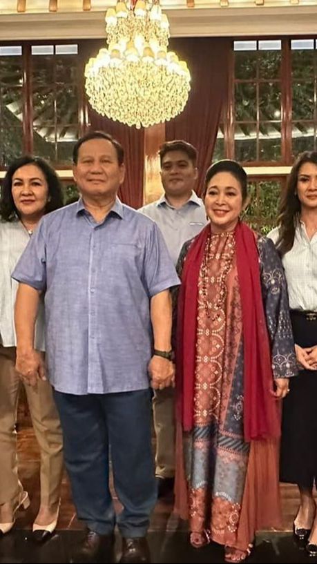 Sweet Abis! Momen Titiek Soeharto Datang ke Ultah Prabowo 'Selamat Ulang Tahun Mas Bowo'