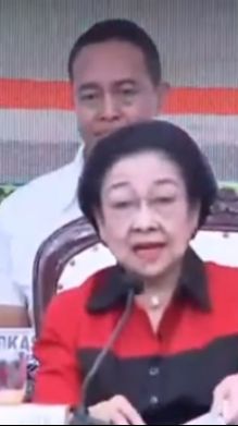 Saat Megawati Mengumumkan Bakal Cawapres, Gestur Tubuh Andika Perkasa Jadi Sorotan Menggerakkan Kepala Manggut-manggut