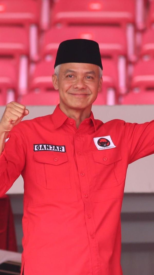 Momen Kocak Saat Mahfud Ajak Tos Ganjar