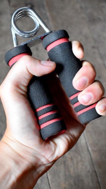 Manfaat Handgrip dalam Latihan, Bantu Tingkatkan Kekuatan Tangan