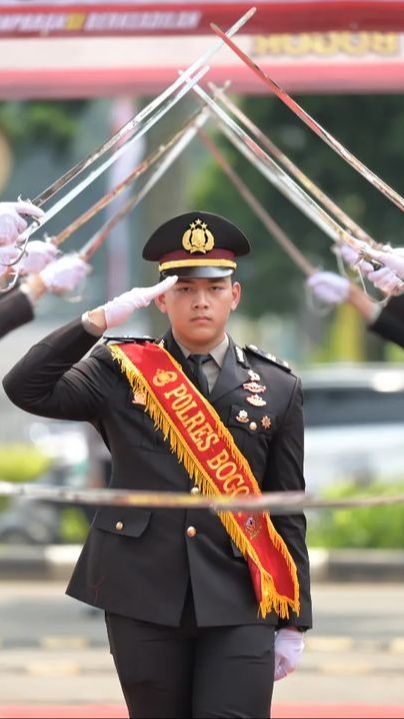 Potret Perwira Polisi Anak Eks Kasau jadi 'Tukang Bakso': Jauh-Jauh Kuliah ke Luar Negeri