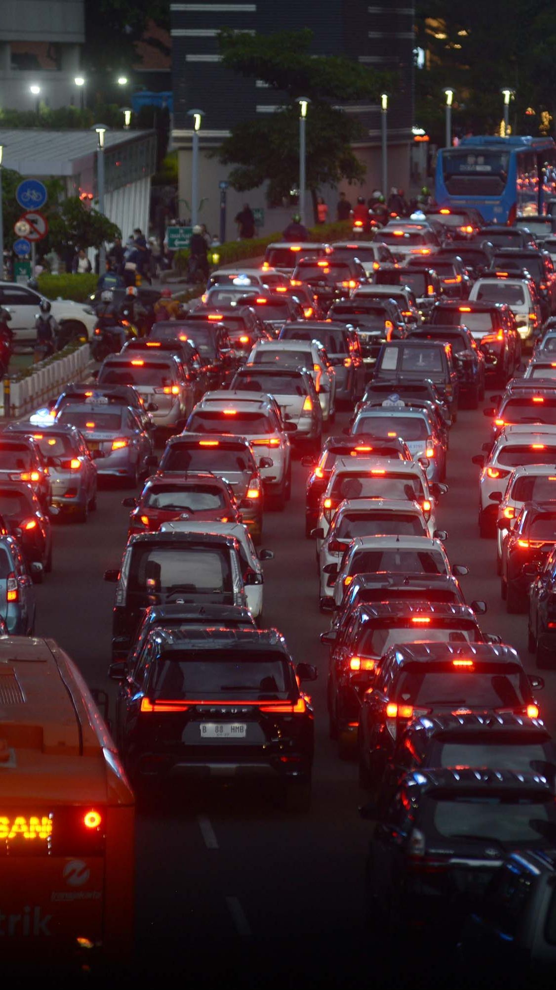 Pesta Pernikahan di Tangsel Dikecam karena Pakai Badan Jalan & Bikin Macet Parah dari Pagi Hingga Malam