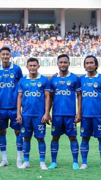 5 Potret Jersey Bola Klub Indonesia Bercorak Batik, Tampak Elegan dengan Nuansa Lokal