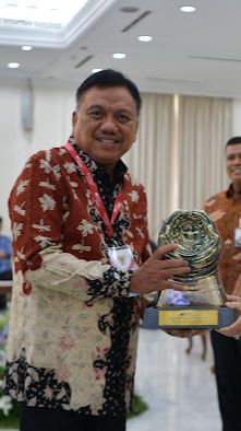 Untuk Keempat Kalinya, Gubernur Olly Raih Paritrana Award 2023