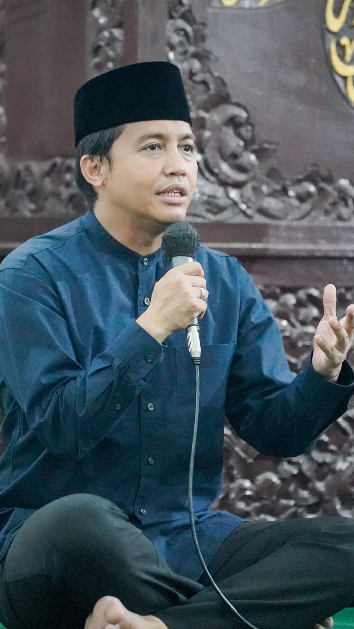 Bagikan Sertifikat Tanah Wakaf di Indramayu, Wamen Raja Juli: Komitmen Jalankan Amanah Presiden Jokowi