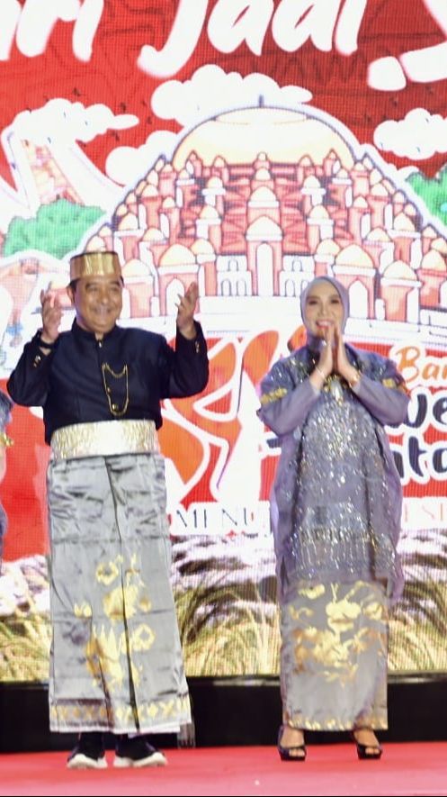 Pj Gubernur Bahtiar Baharuddin Buka Gelaran Fashion Show Perayaan HUT Sulsel ke-354