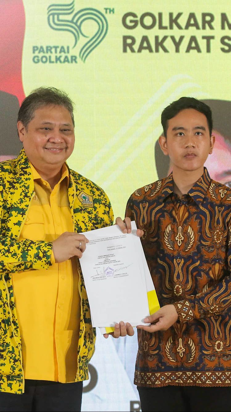 FOTO: Momen Gibran Terima Mandat Partai Golkar Jadi Cawapres Prabowo