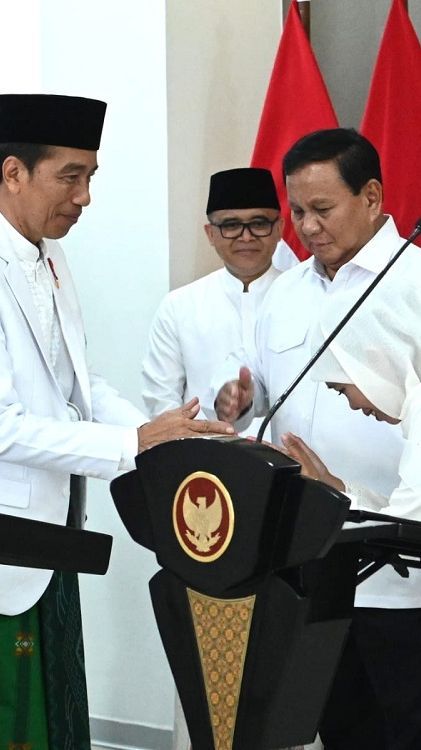 Momen Jokowi Didampingi Prabowo-Khofifah Resmikan Dua Rumah Sakit TNI di Surabaya