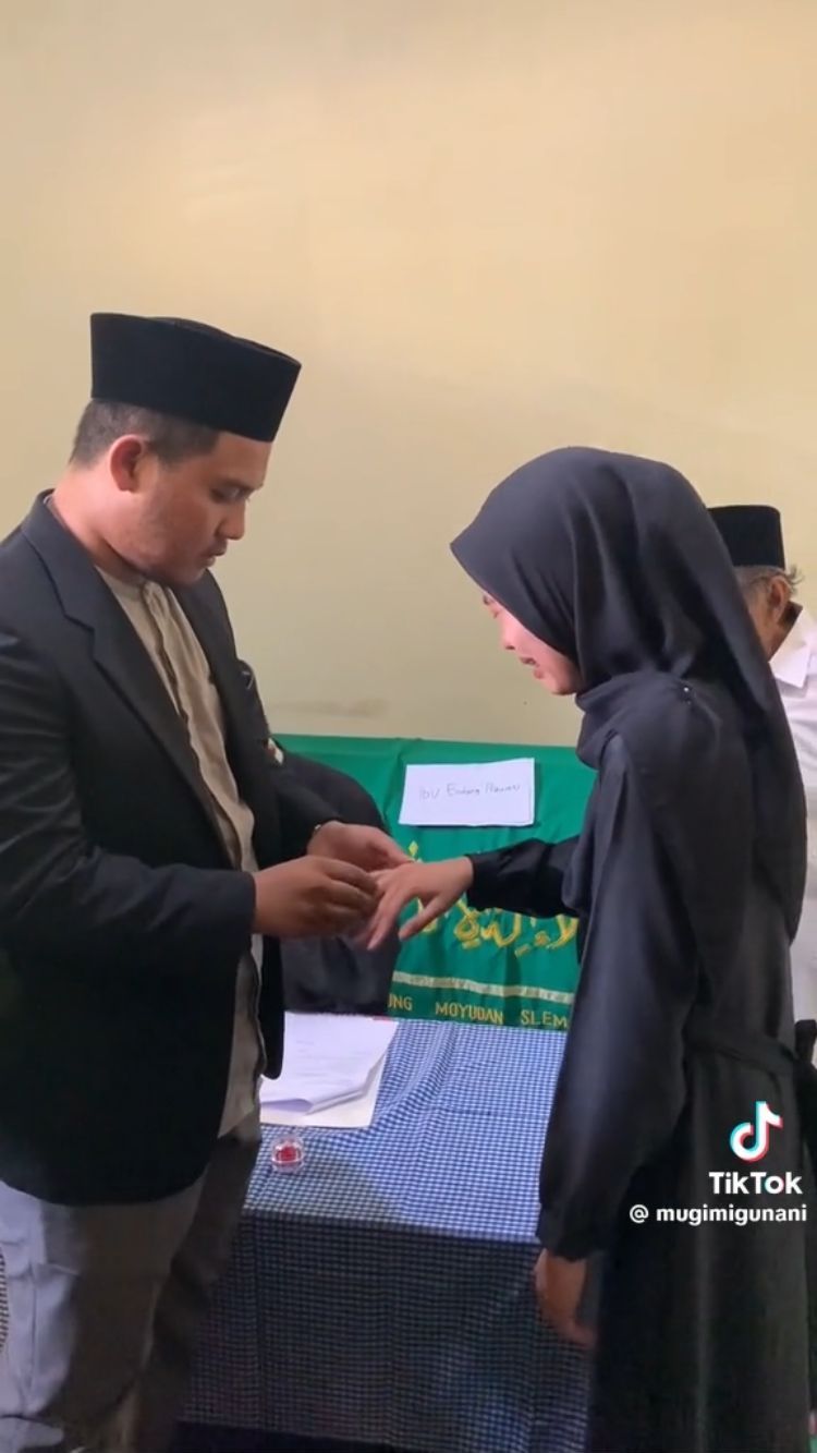 Penuhi Wasiat, Begini Kisah Haru Pria yang Menikah di Depan Jenazah Ibunya