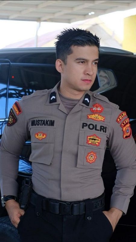 Gantengnya Briptu Mustakim dengan Seragam Polisi, Ketampanannya Bak Pangeran Negeri Dongeng