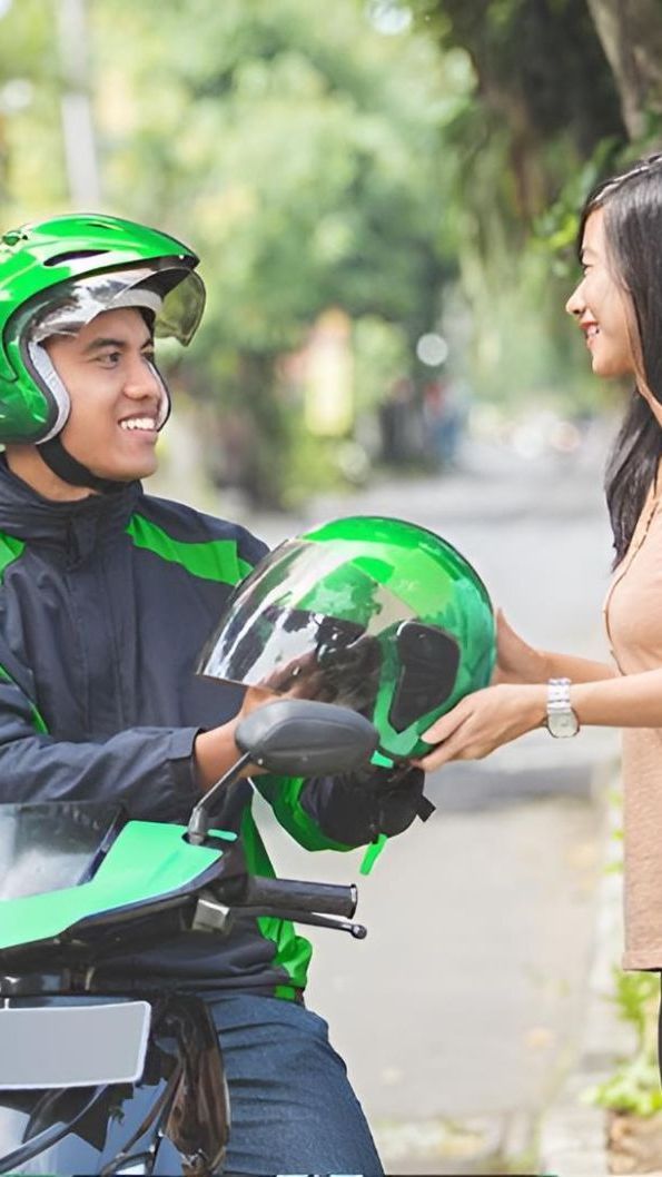 Sikap Mulia Driver Ojol ini Sampai Bikin Penumpang Menangis Sepanjang Jalan, Hatinya Sakit Banget Bak Ditampar