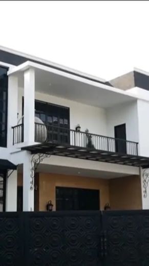 Megah dan Nyaman Sekali, 10 Foto Rumah Mewah Ian Kasela Yang Bak Istana!