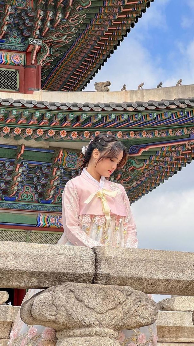 Bak Putri Dari Era Joseon, 8 Foto Cantik Fuji Saat Mengenakan Hanbok