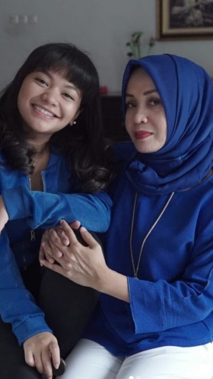 Potret Amel Carla dan Sang Ibu yang Wajahnya Awet Muda