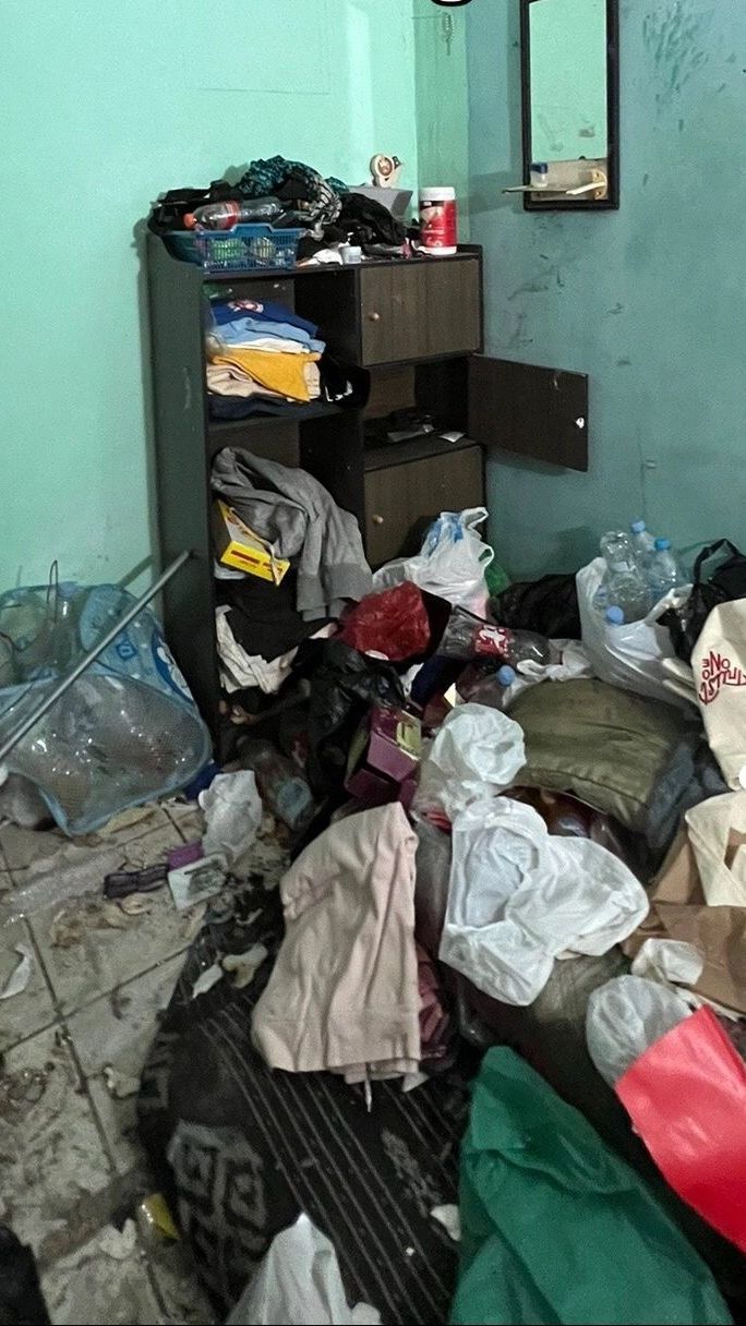 Viral Kamar Kos Ditinggal Penuh Sampah hingga Botol Bekas Berisi Urin, Diduga Alami Hoarding Disorder