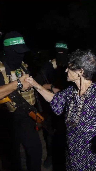 Momen Wanita Tua Israel Beri Salam Perpisahan ke Pejuang Palestina saat Dibebaskan, Alasannya Bikin Negara Barat Malu