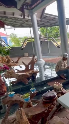 Jarang Tersorot, Potret Rumah Masa Kecil Dewi Perssik di Jember yang Luas dan Nyaman Banget