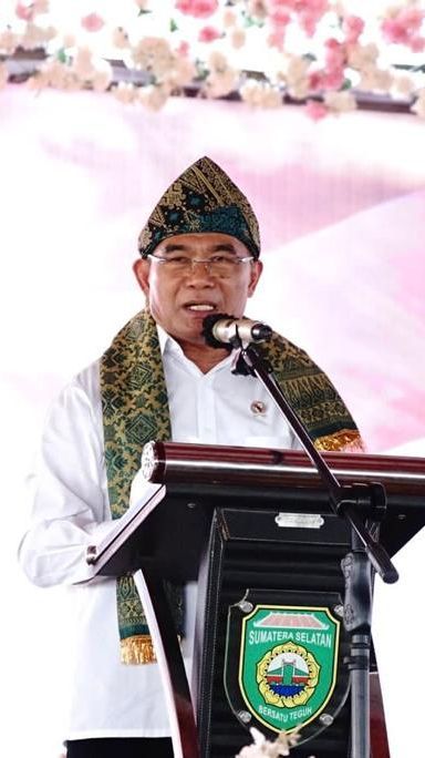 Menko PMK Minta Pemda Majukan Pesantren, Perhatikan Insentif Gurunya