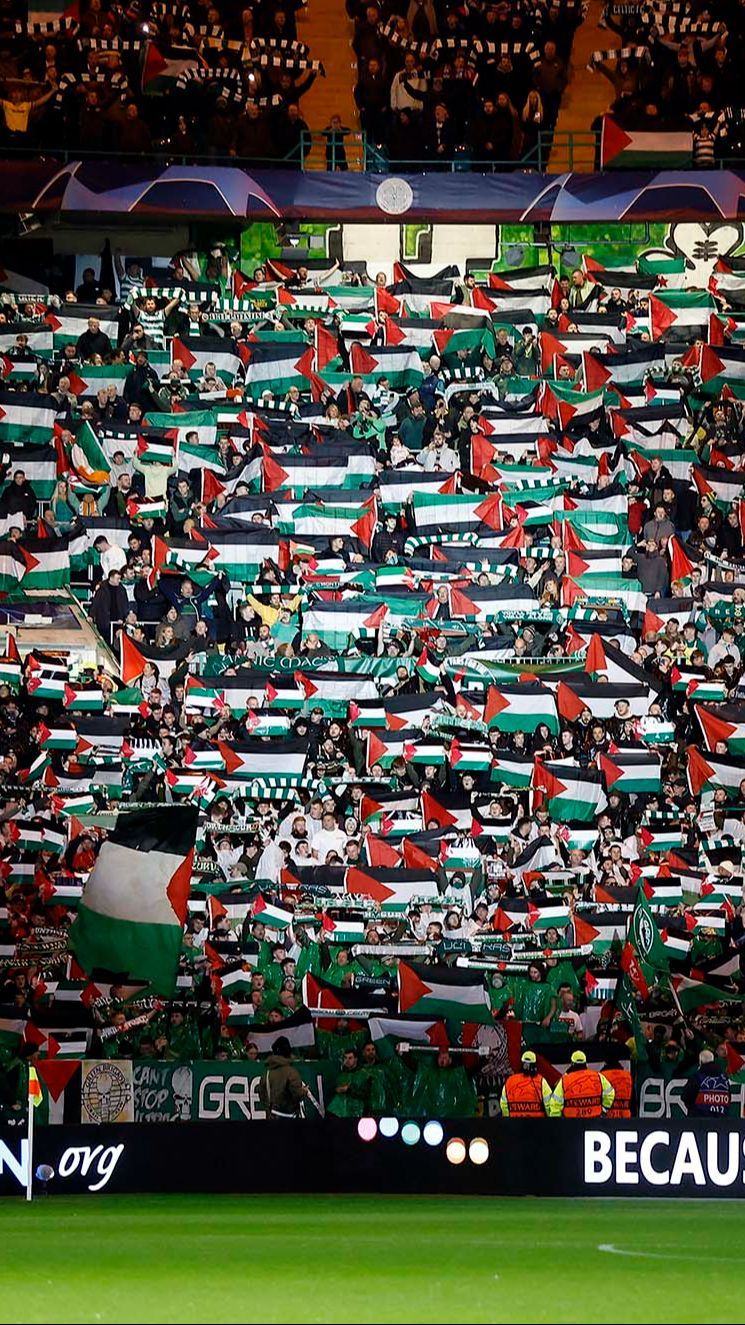 FOTO: Tak Gentar Sanksi UEFA, Ribuan Suporter Celtic Kibarkan Bendera Palestina