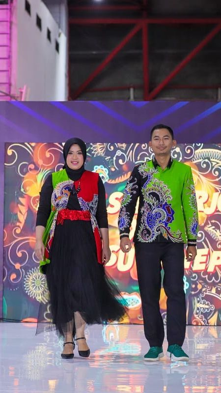 Fashion Show Sita Perhatian Pengunjung di Ajang Job Fair 2023 Kemnaker