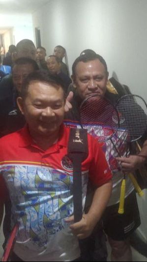 Ketua KPK Firli Bahuri 'Keok' Di tangan Jenderal Dudung Saat Main Bulu Tangkis