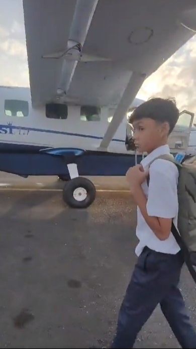 Viral Momen Anak SMP Berangkat Sekolah Naik Pesawat Susi Air, Aksinya Curi Perhatian