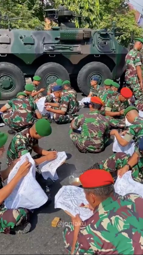 Pecahkan Rekor Muri saat Hari Batik, 1.000 Prajurit TNI Kompak Membatik di Tugu Jogja