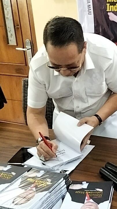 Relawan Luncurkan Buku Soal Kinerja Jokowi, Bahas Infrastruktur hingga Pembangunan IKN