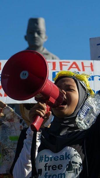 Lebih Dekat dengan Aeshnina Azzahra, Aktivis Cilik yang Marahi Teman Jajan Pakai Plastik hingga Surati Presiden Amerika karena Sampah