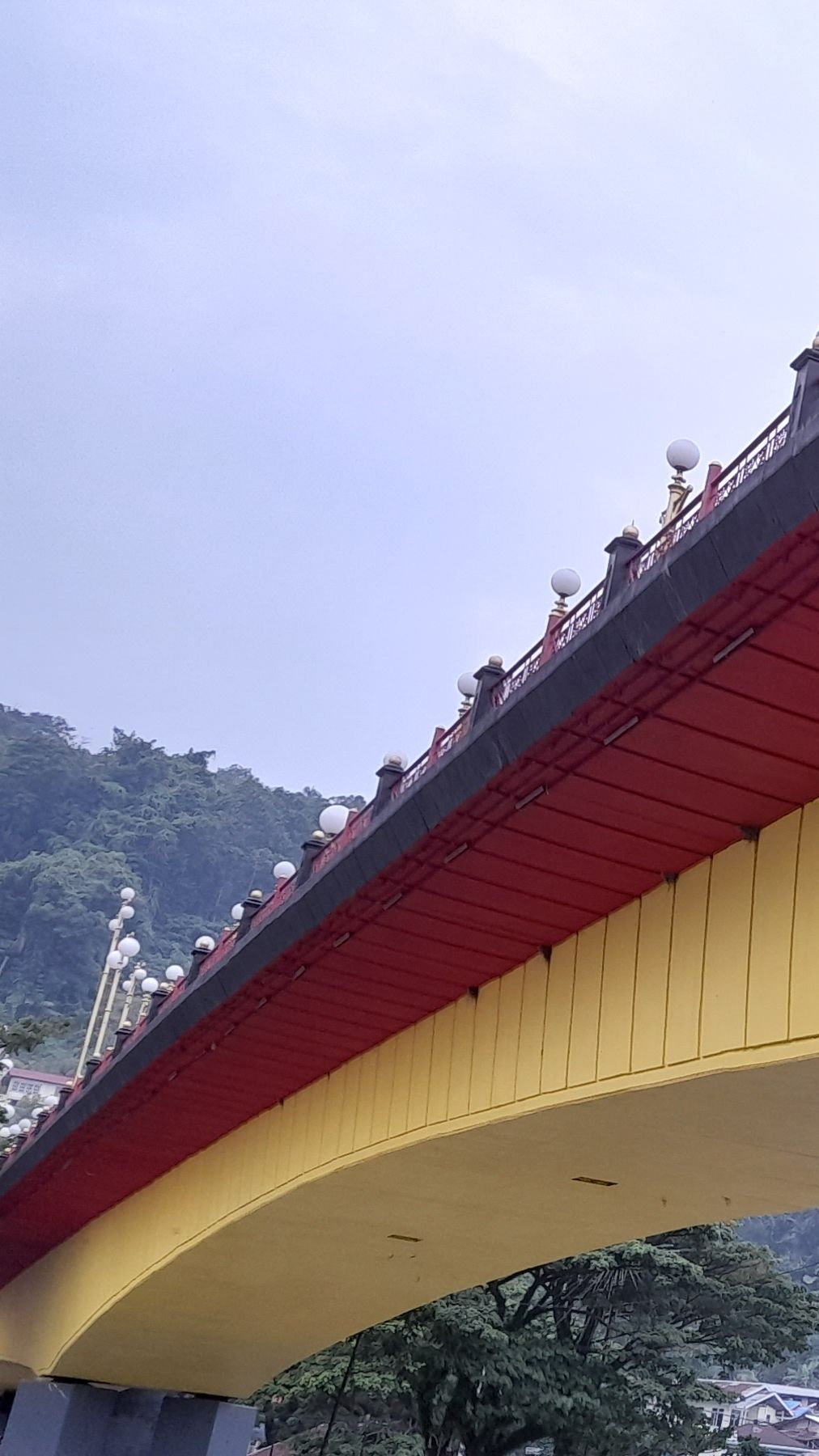 Pesona Warna-warni Jembatan Siti Nurbaya, Tempat Ikonik di Kota Padang