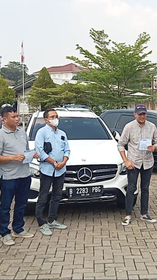 Penampakan Tiga Sopir Mobil Mewah Nekat Putar Balik dan Lawan Arus di Tol Desari