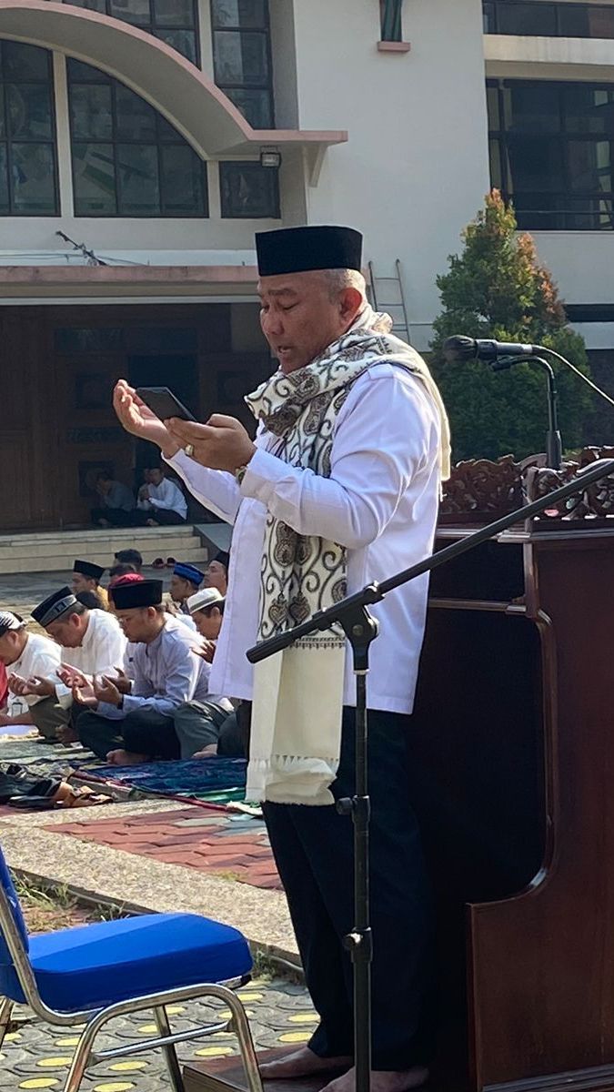 Depok Kekeringan, Wali Kota Idris Sampai Menangis Berdoa Minta Hujan saat Salat Istisqa