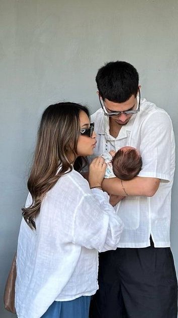 Wajah Dirahasiakan, 8 Foto Jennifer Coppen Momong Anak Bersama Pacar Bulenya!