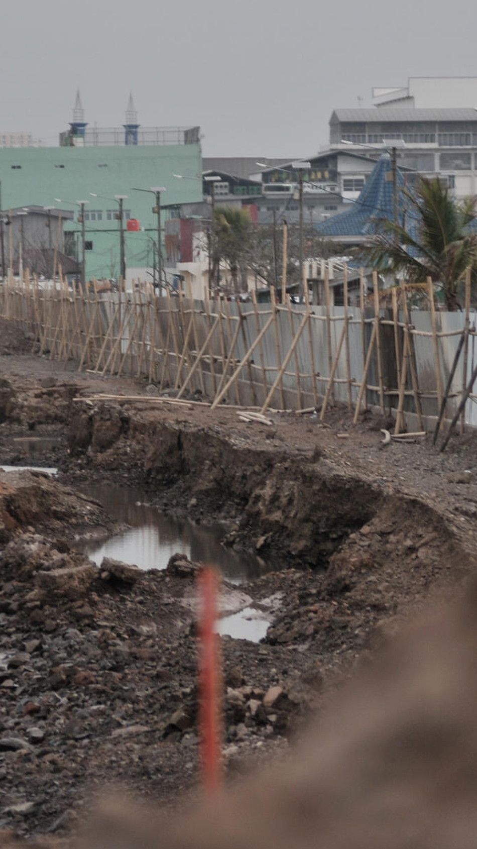 Pengerjaan Proyek Tanggul Laut NCICD Fase A di Jakut Terkendala Banyaknya Pemukiman Liar