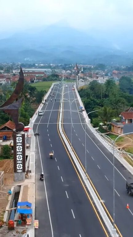 Jembatan Ciloseh Jadi Ikon Healing di Tengah Kota Tasikmalaya, Tawarkan View Cantik Bukit Syawal