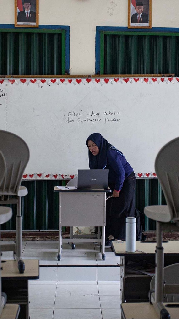 FOTO: Potret Guru di Palembang Kembali Mengajar Secara Online Gara-Gara Kabut Asap Karhutla