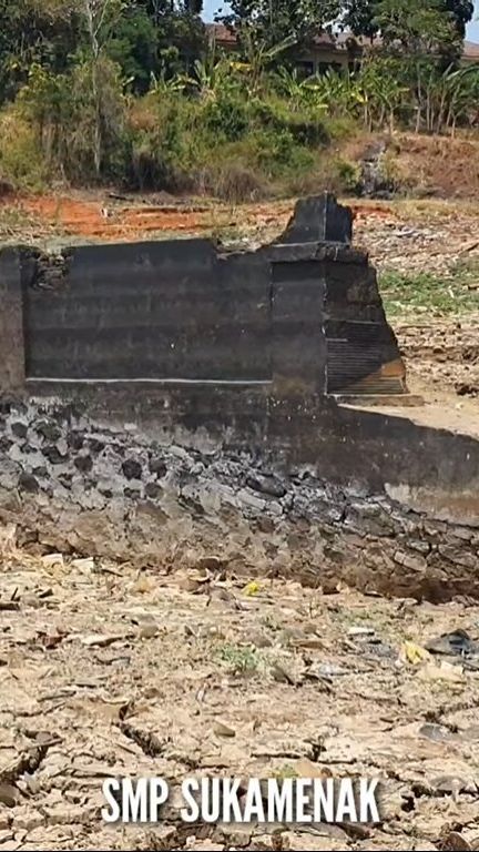 Penampakan Puing SMP Sukamenak Muncul Kembali di Waduk Jatigede yang Surut, Dulu Jadi Tempat Menuntut Ilmu