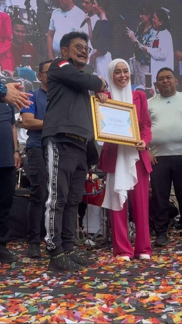 Kementan Angkat Pedangdut Lesti Kejora Jadi Duta Petani Melenial Dapat Golden Sertifikat