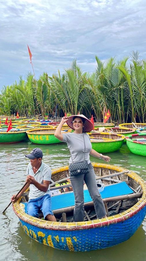 Serunya Bella Saphira Naik 'Coconut Basket Boat' di Vietnam, Potret Cantiknya Bikin Salfok