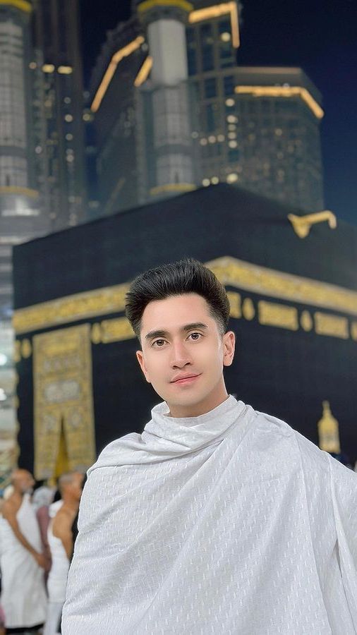 Potret Verrell Bramasta Umrah ke Tanah Suci untuk Pertama Kali, ini Momen yang Membuatnya Terharu