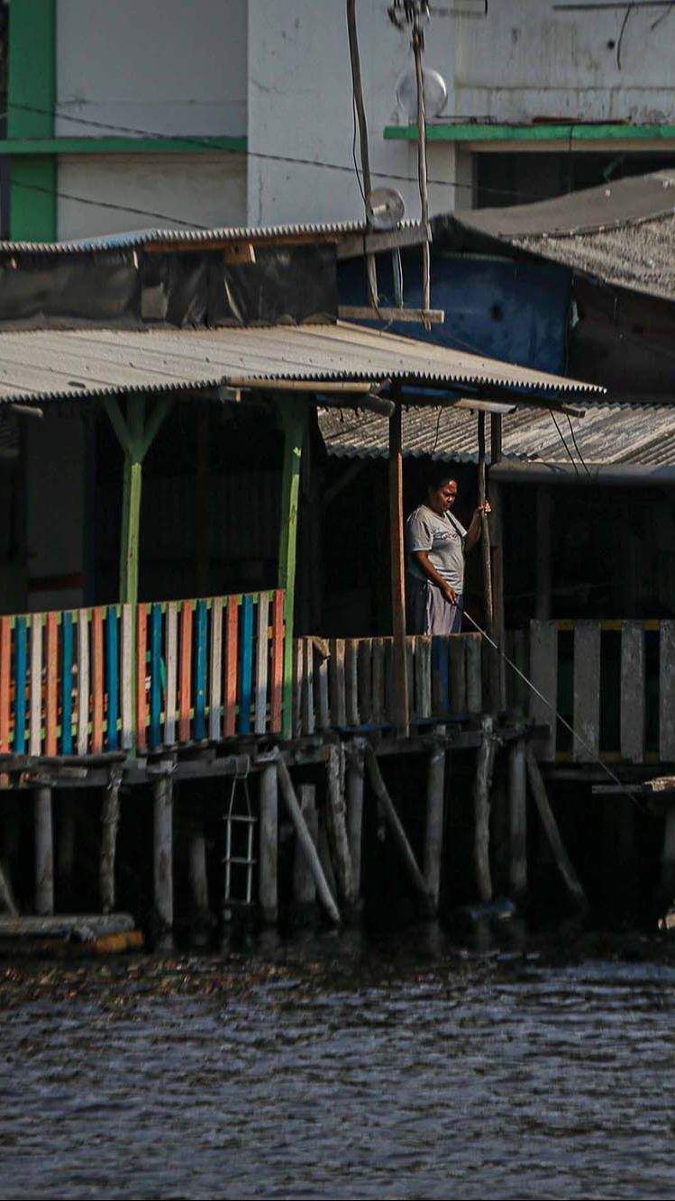 FOTO: Menengok Kehidupan Warga Kampung Apung di Muara Baru Jakarta