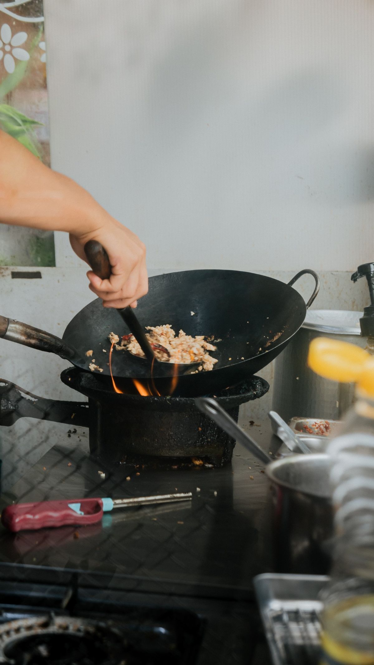 Menurut Fisikawan, Ini Penyebap Nasi Goreng Bikinan Tukang Nasgor Lebih Enak