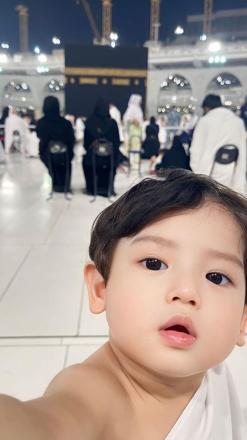 Jourell Anak Roger Danuarta Selfie di Depan Ka'bah, Bikin Gemas Ramai Didoakan jadi Anak Soleh