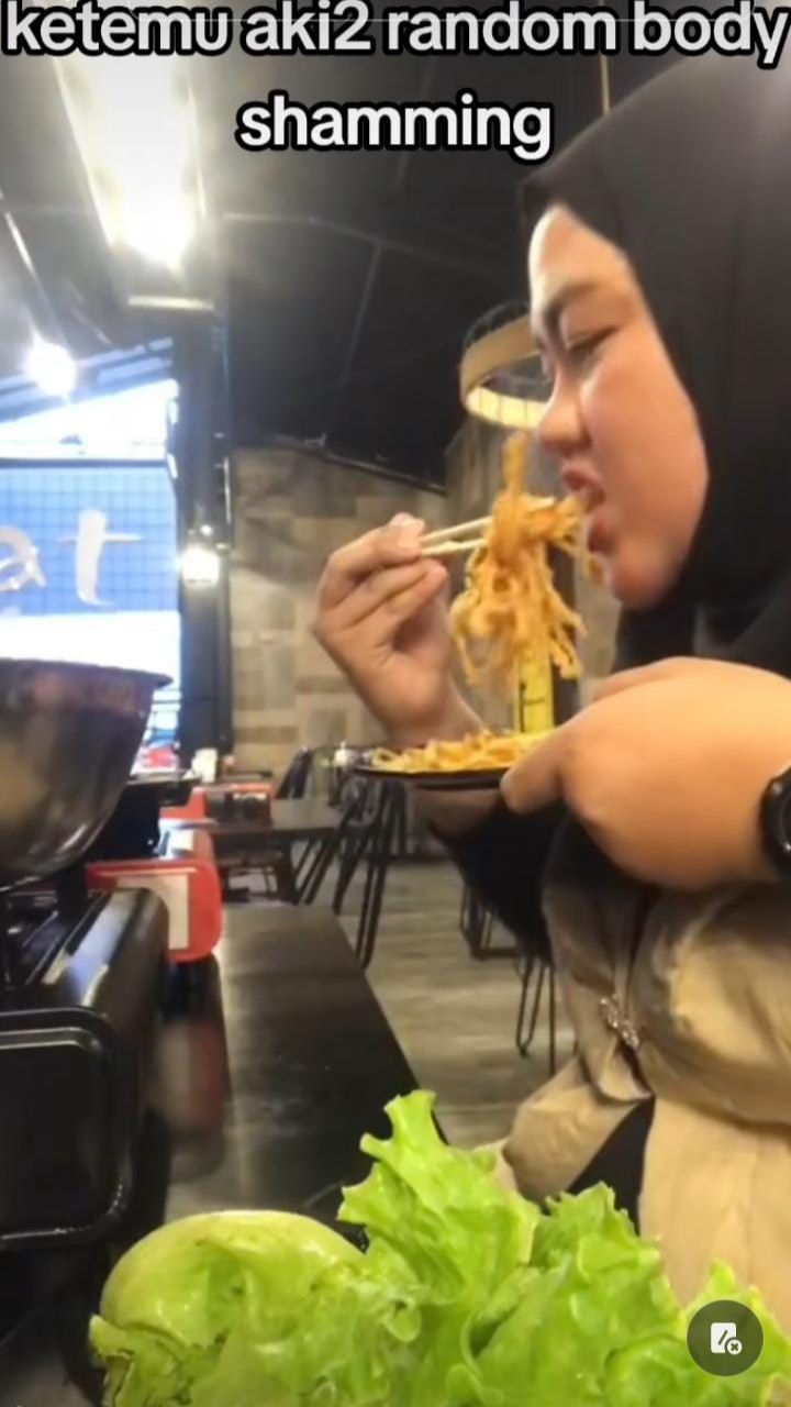 Viral Wanita Lagi Asyik Makan Malah dapat Body Shaming dari Kakek Tak Dikenal