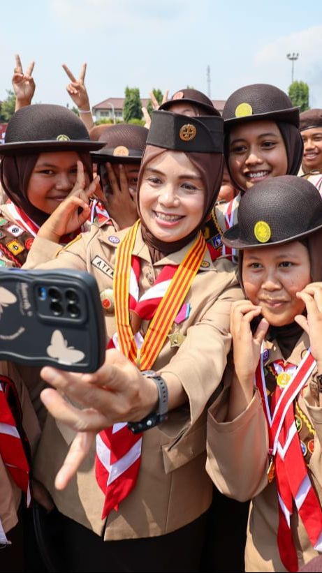 Hadiri Apel Besar Pramuka di Purbalingga, Atikoh Dicegat Siswa SMKN Jateng