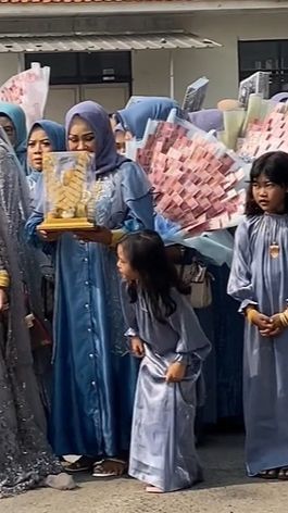 Arak-arakan Rombongan Pengantin Ini Sukses Bikin Salah Fokus, Netizen Dibuat Bingung Cari Mempelai Wanitanya