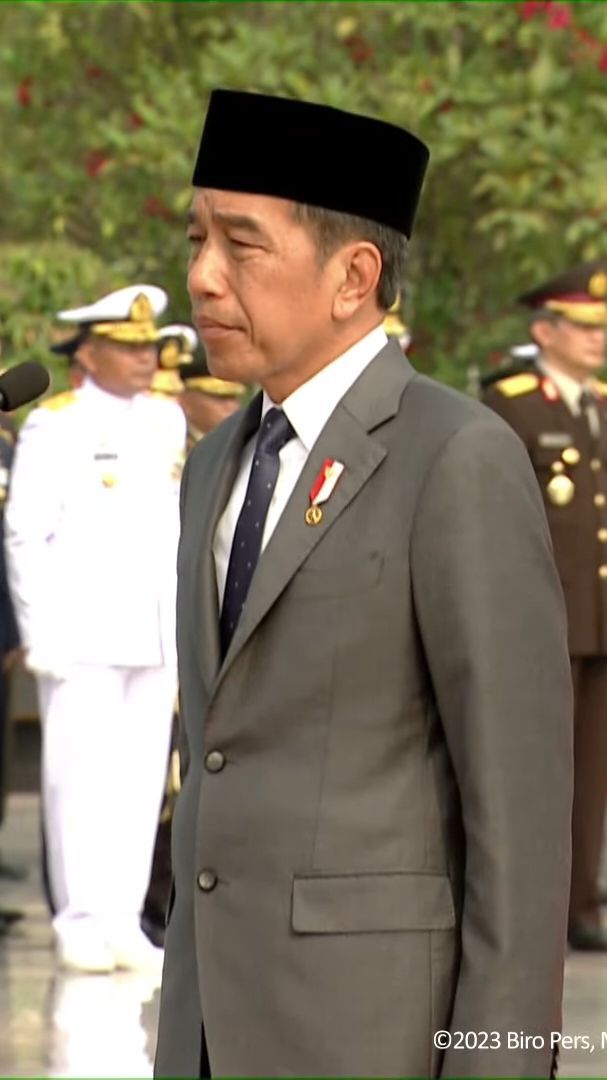 Peringati Hari Pahlawan, Jokowi-Ma'ruf Amin Tabur Bunga di Makam Habibie, Ani Yudhoyono, hingga AH Nasution