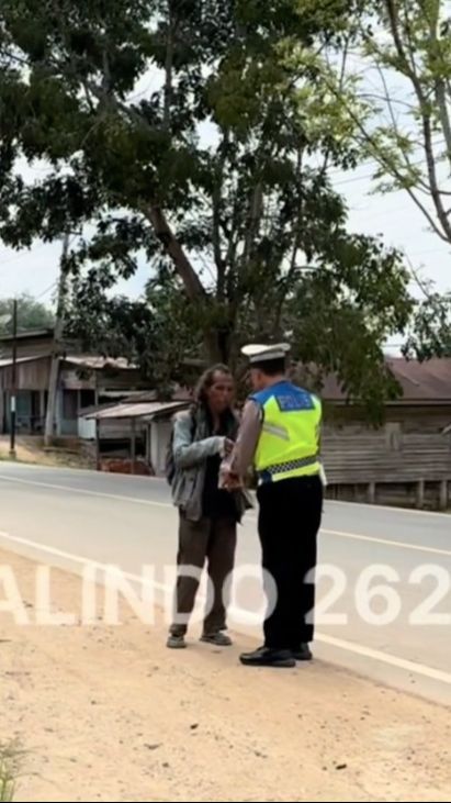 Ketemu Polisi di Jalan Dikira ODGJ, Pria Ini Ternyata Bukan Orang Sembarangan